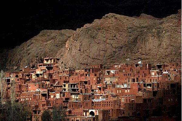ورود گردشگران به روستای ابیانه بدون راهنما ممنوع شد