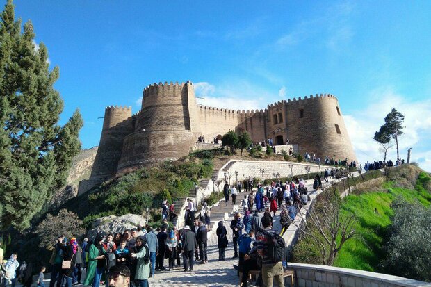 ۹۰۰ گردشگر خارجی از جاذبه‌های لرستان دیدن کردند