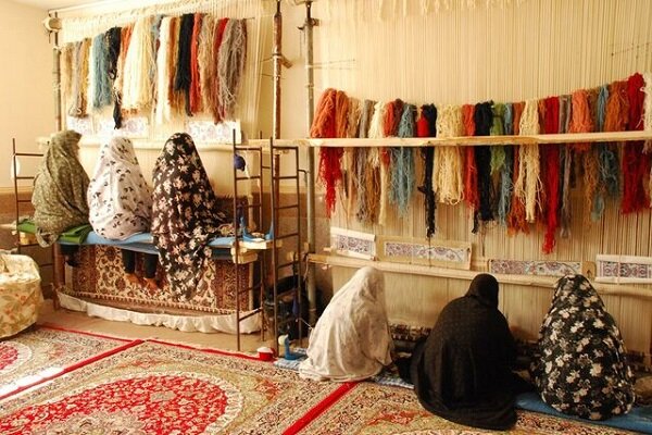 دو دلیل برای انتقال فرش دستباف ایرانی از زمین به دیوار خانه‌ها