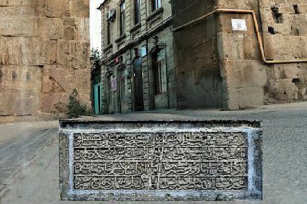 کتیبه‌های فارسی دری بر دیوار شهر دربند روسیه نقش بسته است