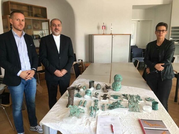 اشیای باستانی متعلق به ایران از اتریش بازگردانده می‌شوند